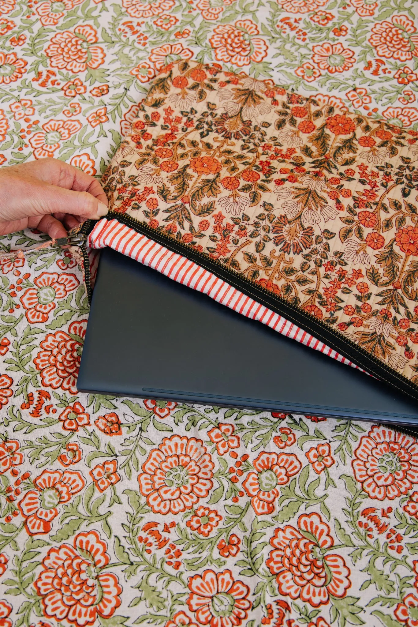 Laptop/iPad Case - Retro Flower